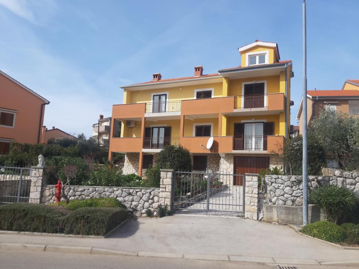 Apartmani Ana Cres Exterior photo