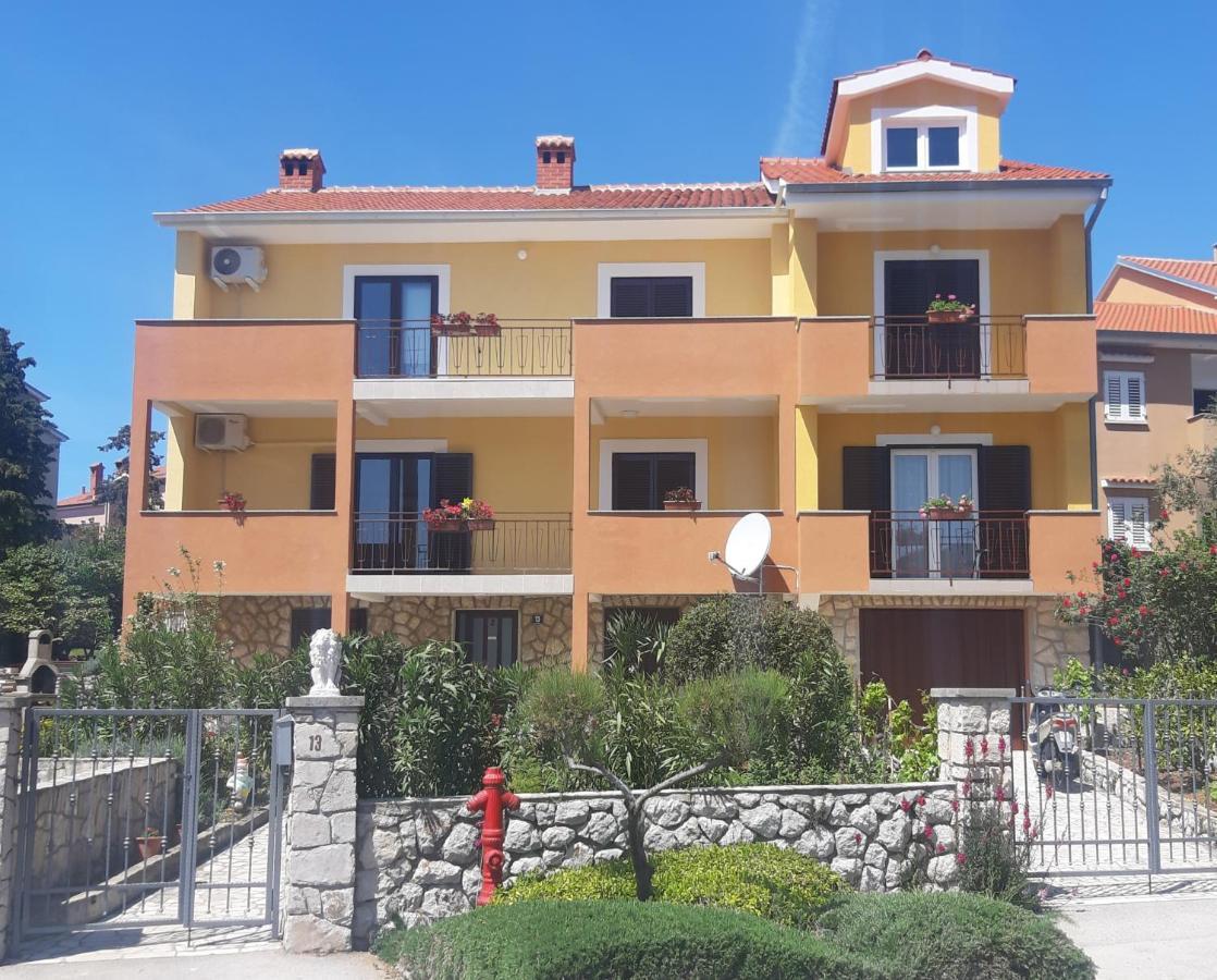 Apartmani Ana Cres Exterior photo