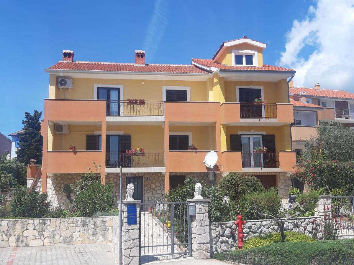 Apartmani Ana Cres Exterior photo