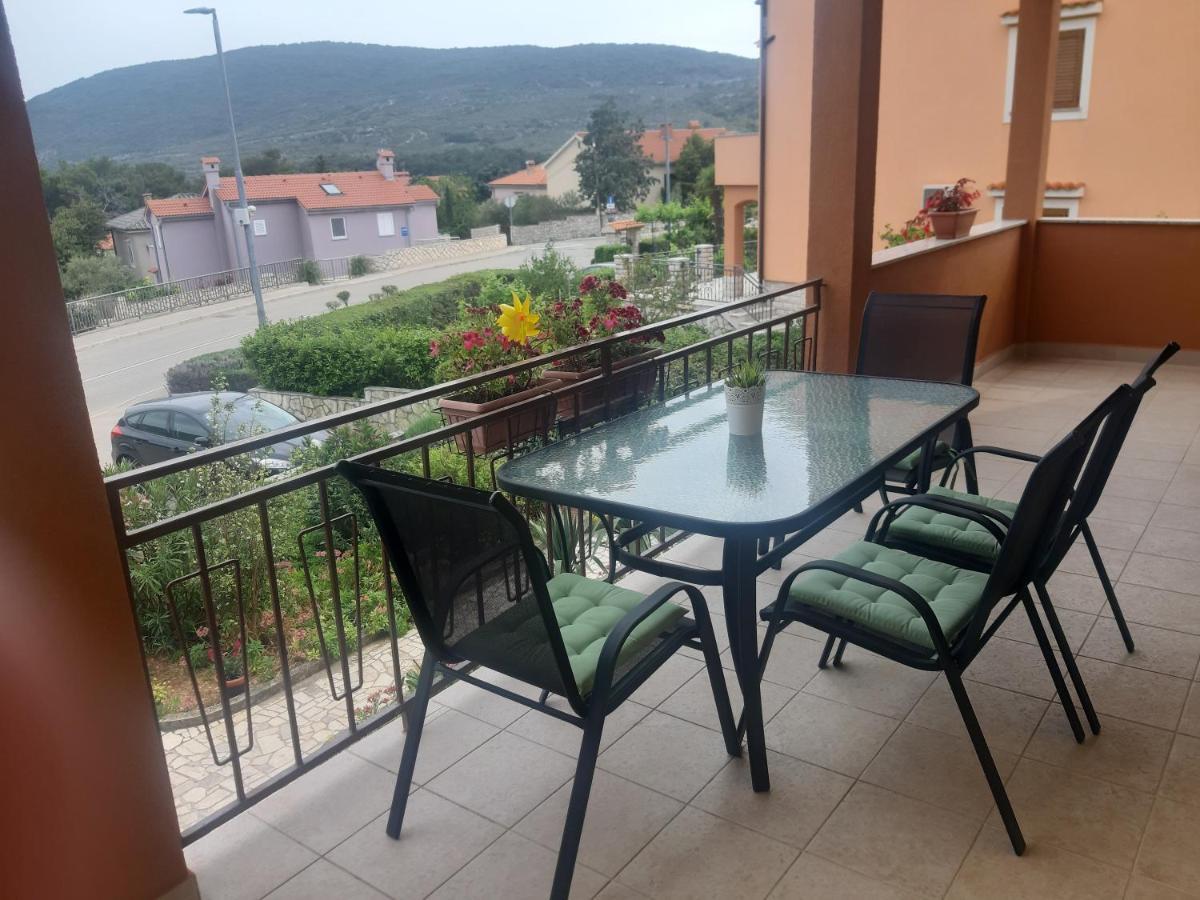 Apartmani Ana Cres Exterior photo