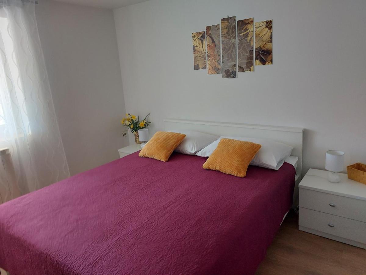 Apartmani Ana Cres Exterior photo