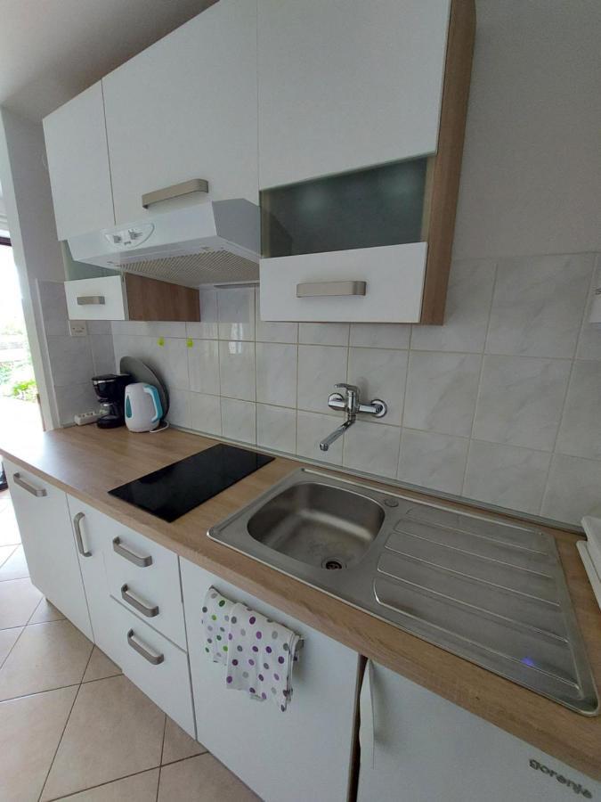 Apartmani Ana Cres Exterior photo