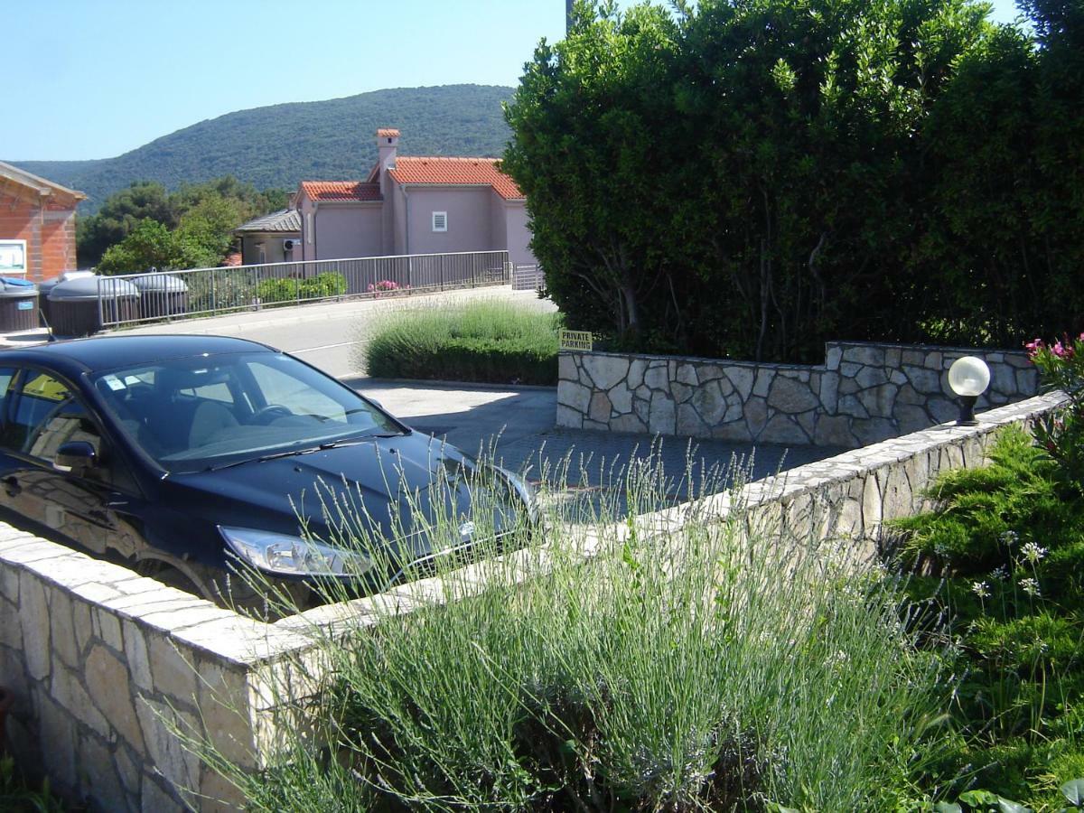 Apartmani Ana Cres Exterior photo