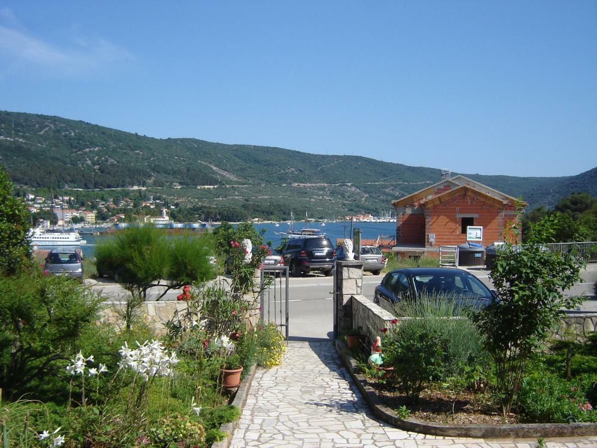 Apartmani Ana Cres Exterior photo